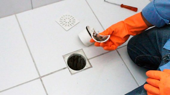 Manutenção preventiva em encanamento industrial